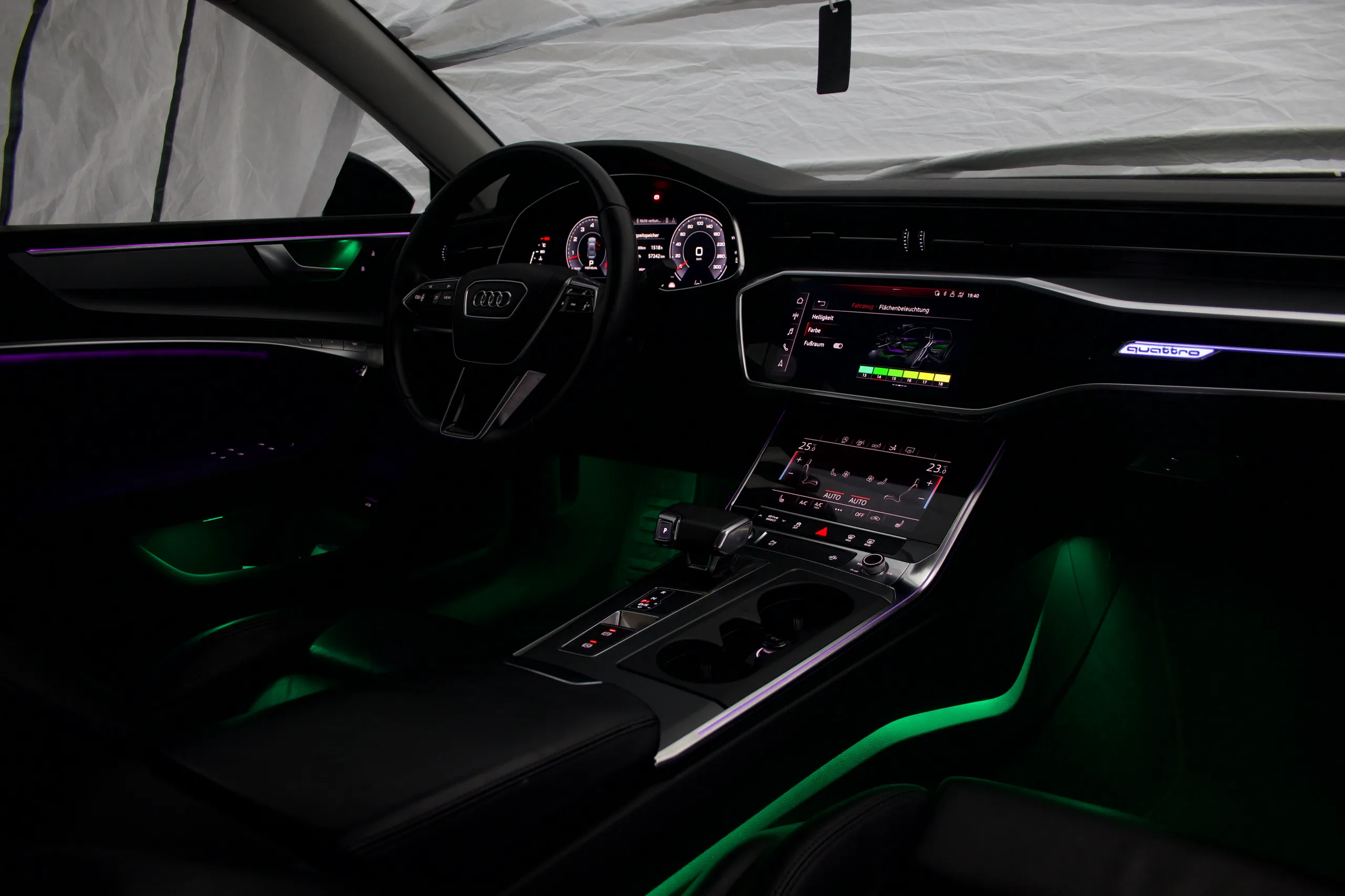 Ambientelicht Audi A6 C8 Türlinie und Türtaschen in Lila