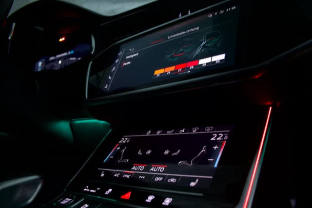 Mehrfarbige Ambientebeleuchtung Audi A6 C8 Fahrerseite