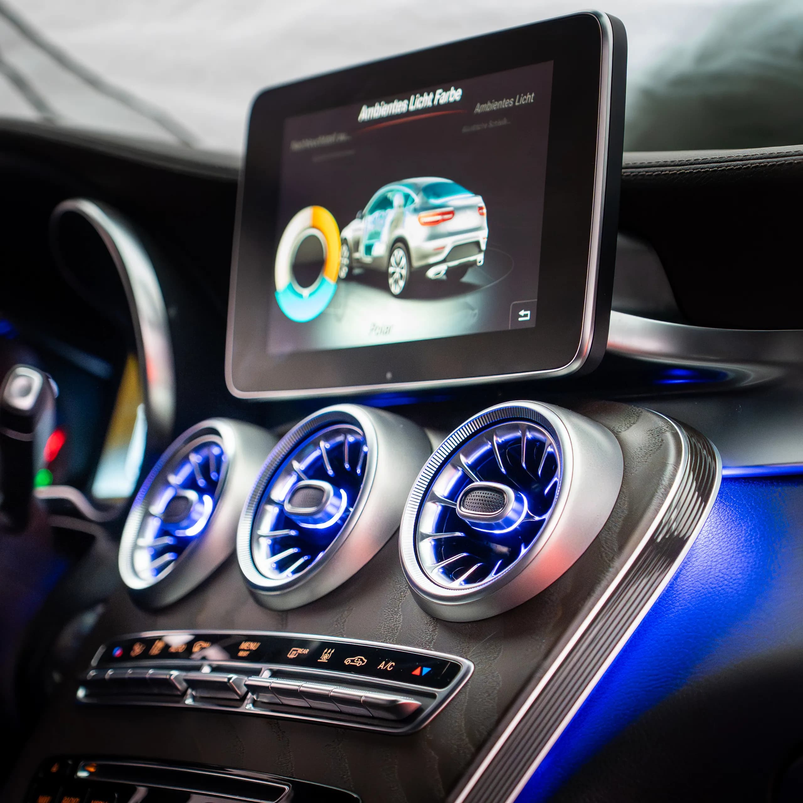 Beleuchtete Lautsprecherabdeckungen Mercedes GLC X253 Detail