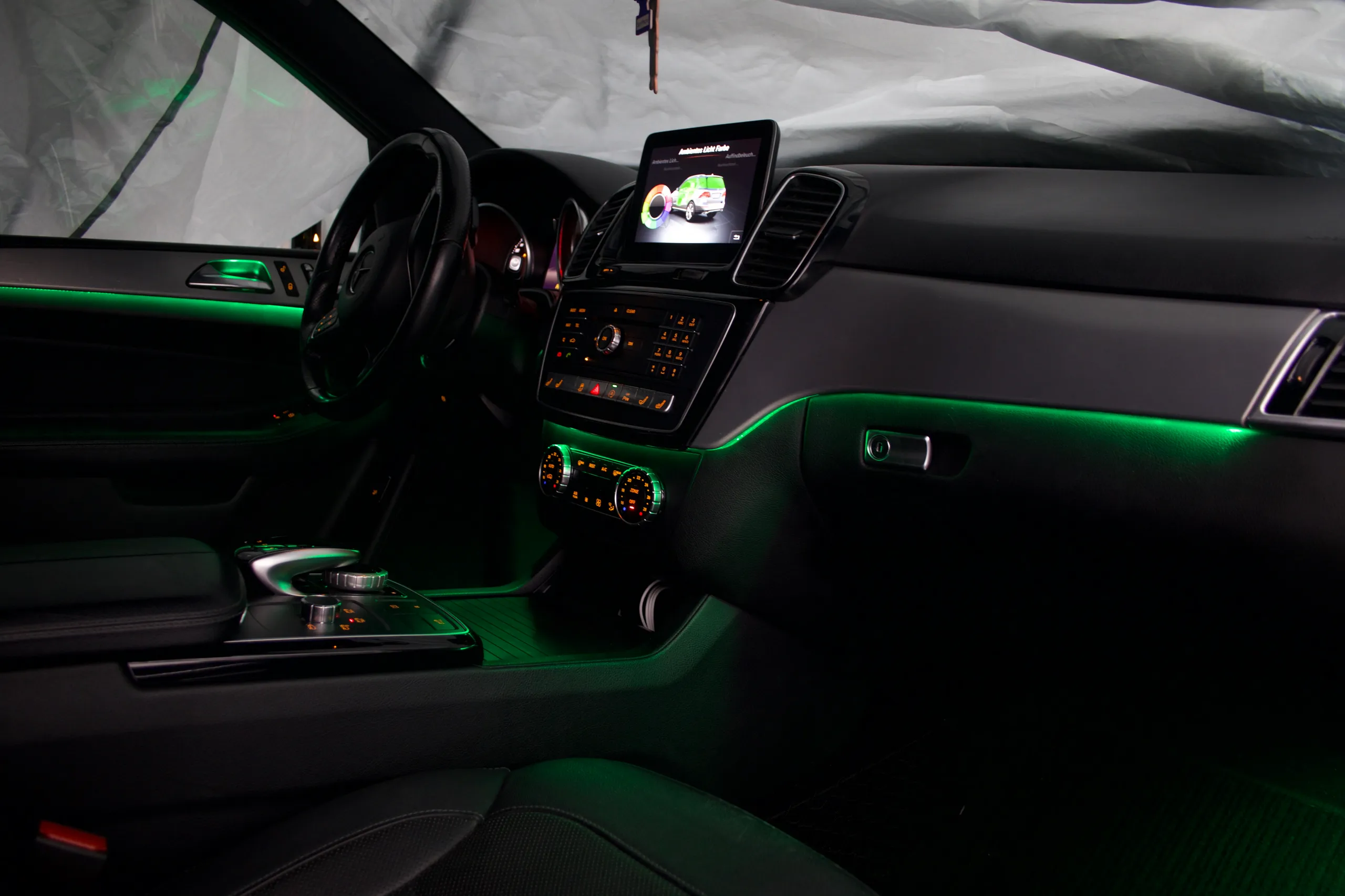 Mercedes GLE W166 Ambientebeleuchtung Innenraumansicht violett