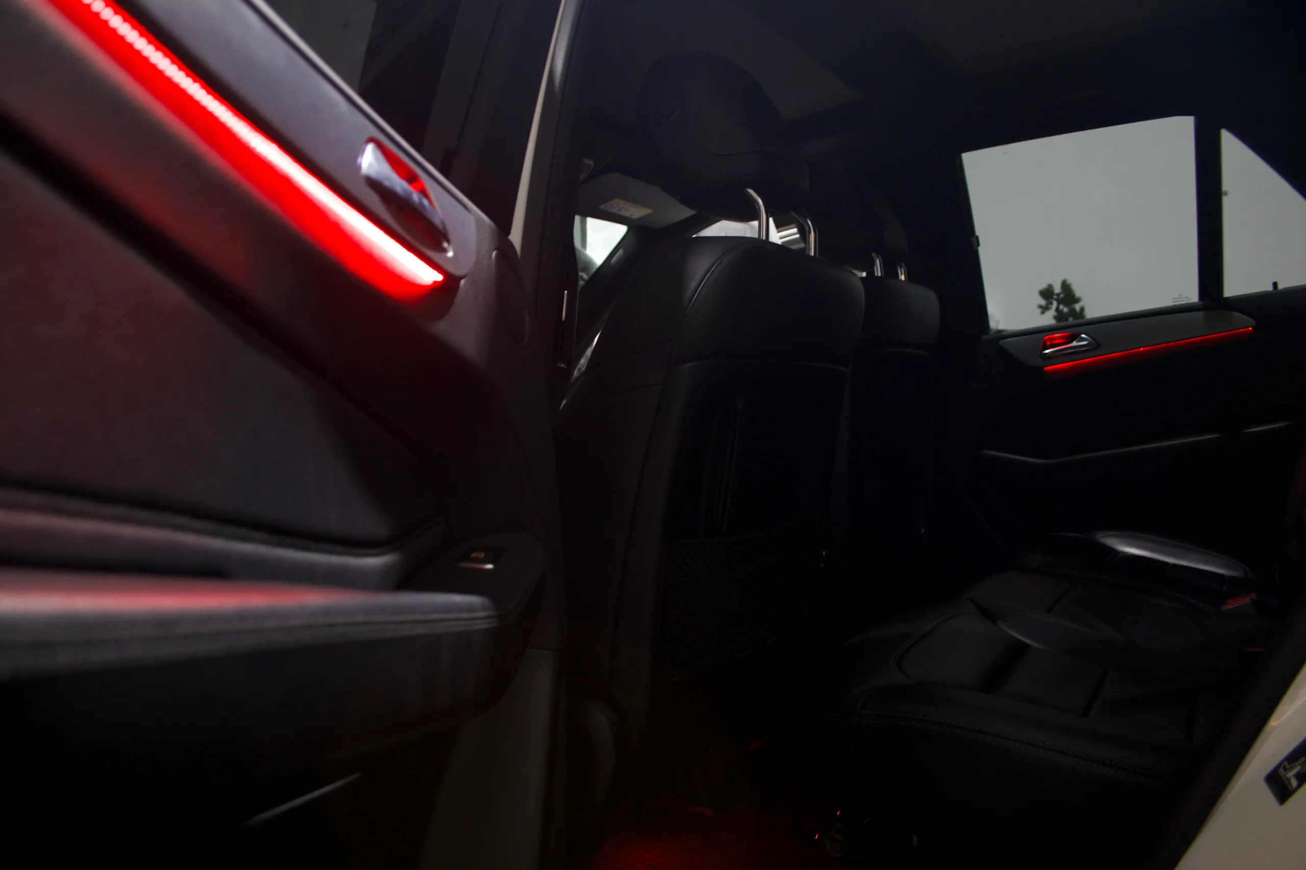 Mercedes GLE W166 Cockpit mit 12-Farben Ambientebeleuchtung