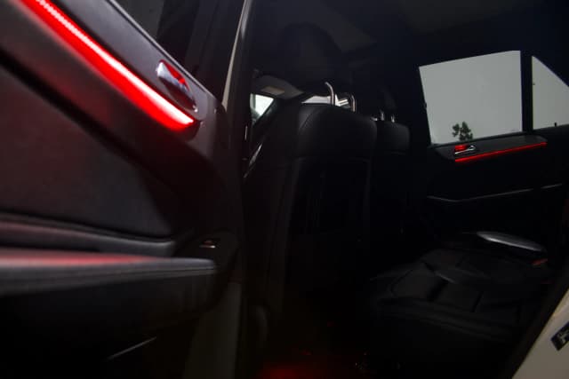 Mercedes GLE W166 Cockpit mit 12-Farben Ambientebeleuchtung