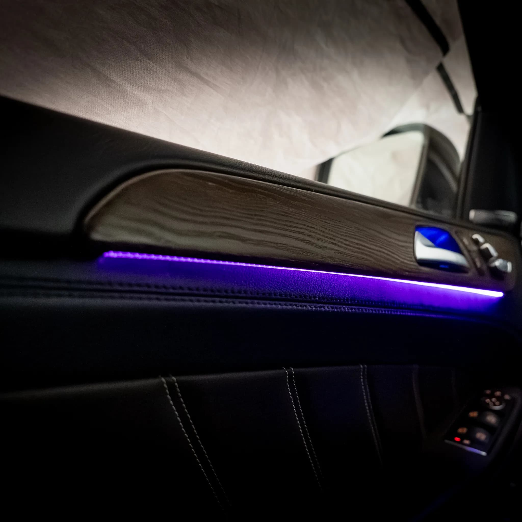 Detail Türverkleidung Mercedes GLE W166 mit LED Ambientelicht