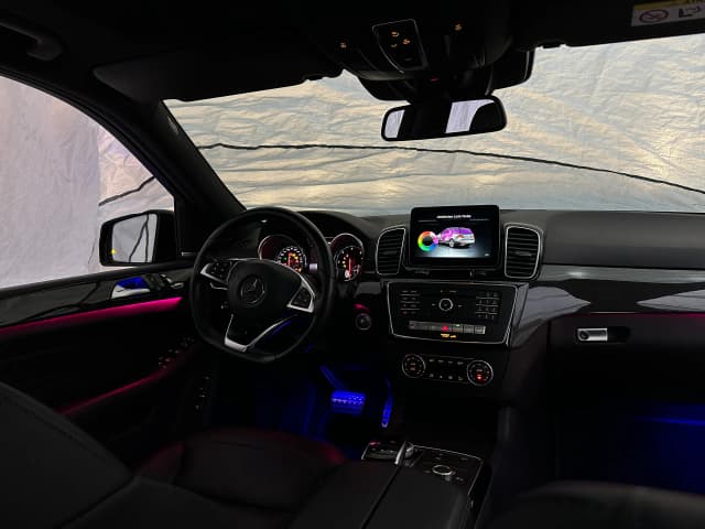 Lenkbereich und Armaturenbrett Mercedes GLE W166 mit LED Lichtpaket