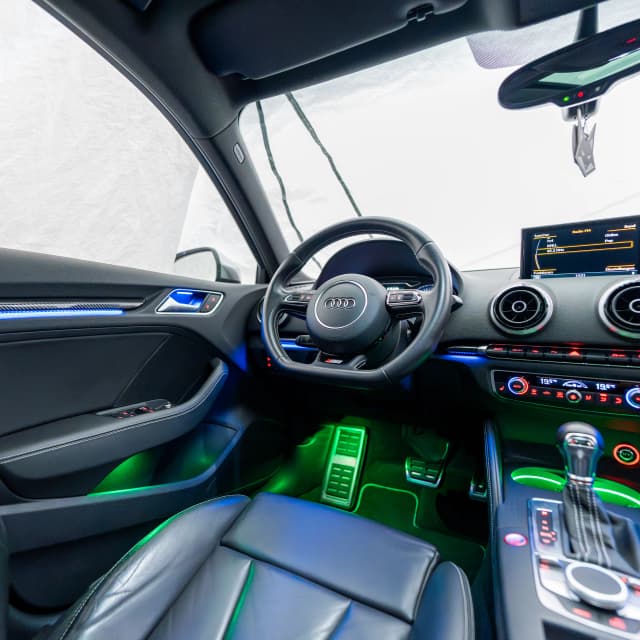 Audi A3 8V Ambientebeleuchtung Cockpitansicht in Blau