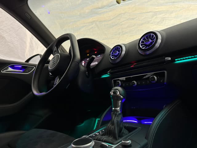 Audi A3 8V Ambientebeleuchtung an Türbrüstung und Zierleisten