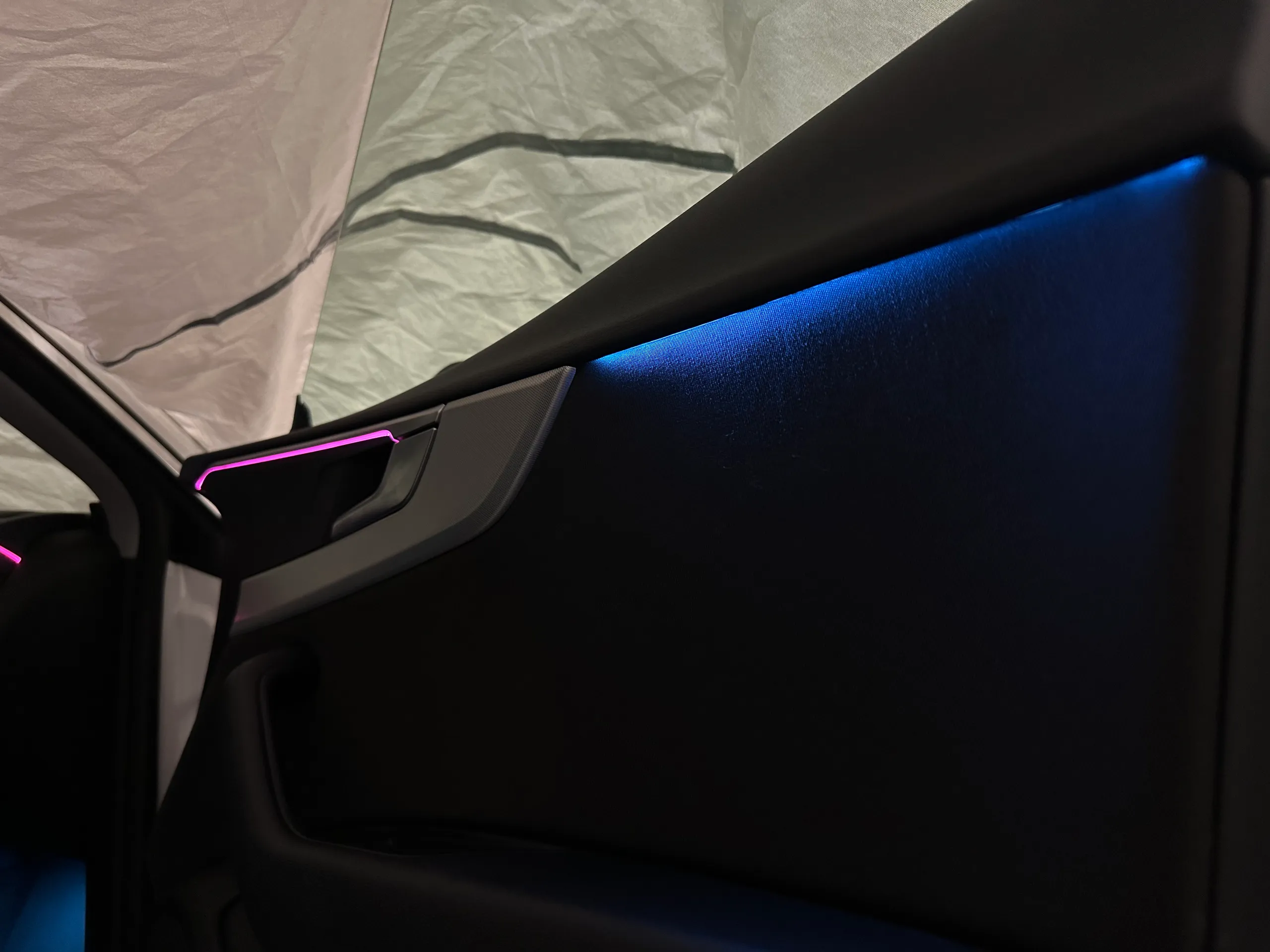 Audi A4 B9 Ambientebeleuchtung Türleisten in Blau