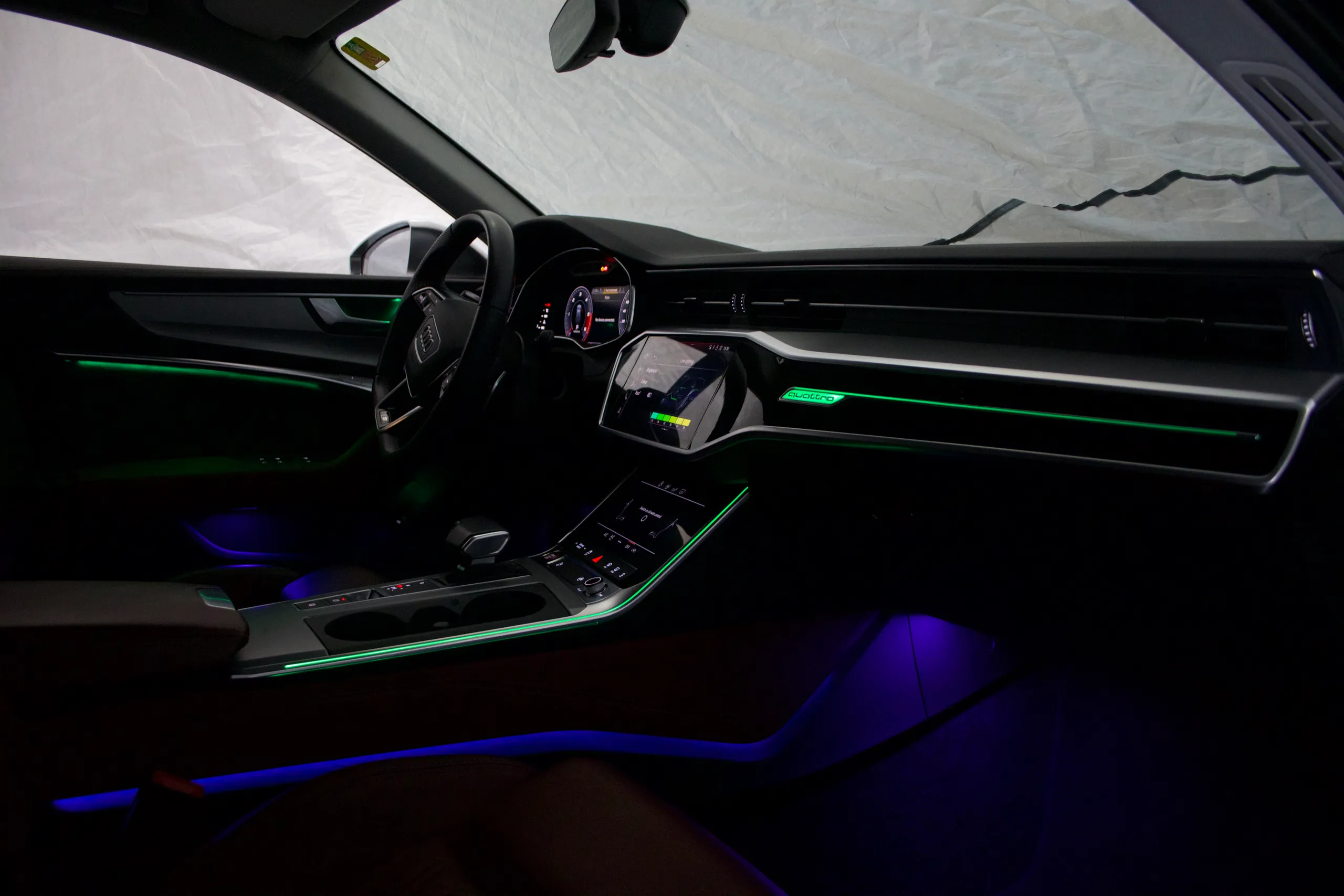 Ambientebeleuchtung Audi A6 C8 Gesamtansicht vorn und hinten