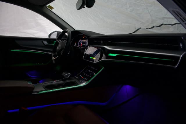 Ambientebeleuchtung Audi A6 C8 Gesamtansicht vorn und hinten