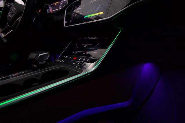 Audi A6 C8 Ambientebeleuchtung Kombination Blau und Weiß