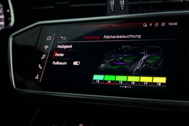 Fußraumbeleuchtung Audi A6 C8 in warmweiß