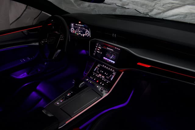 Audi A6 C8 30 Farben Ambientebeleuchtung Linien und Flächen