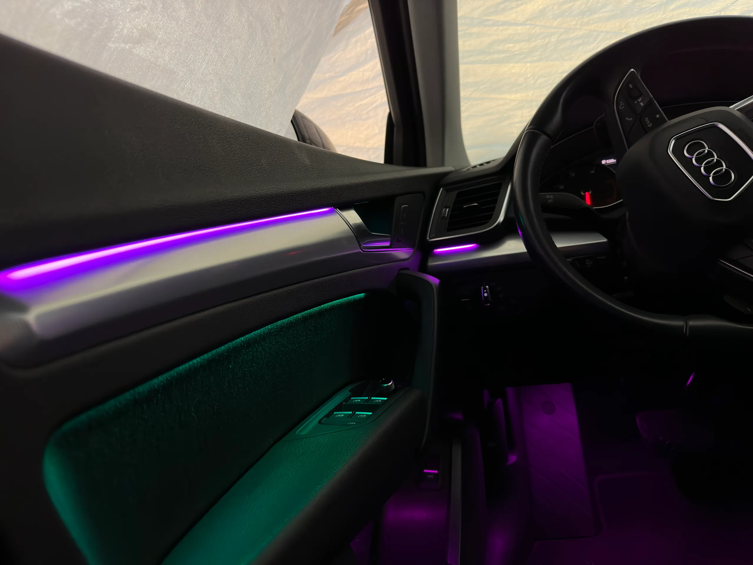 MMI-Steuerung der Ambientebeleuchtung im Audi Q5 FY Display