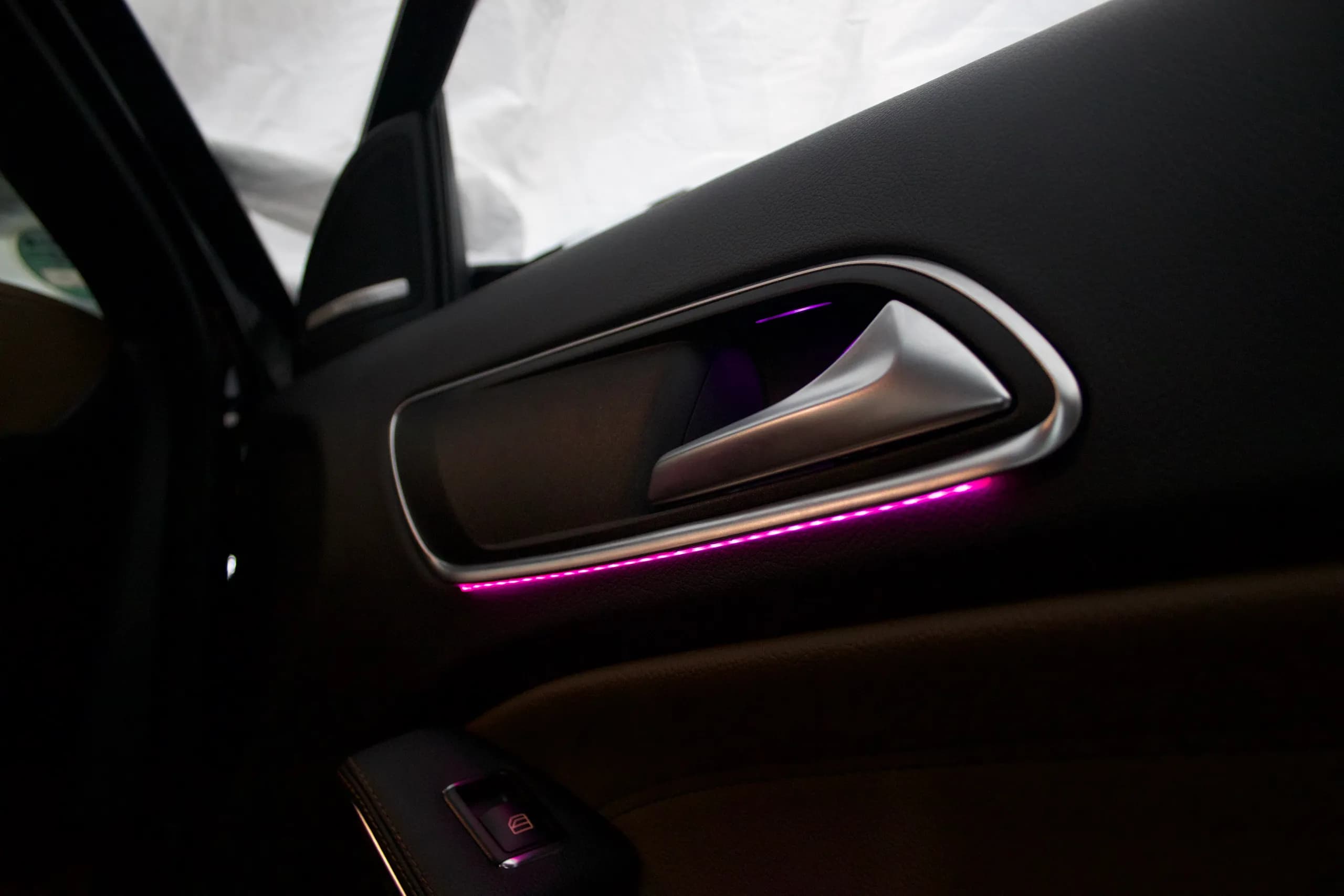 Übersicht Innenraum Mercedes CLA W117 mit kompletter Ambientenachrüstung