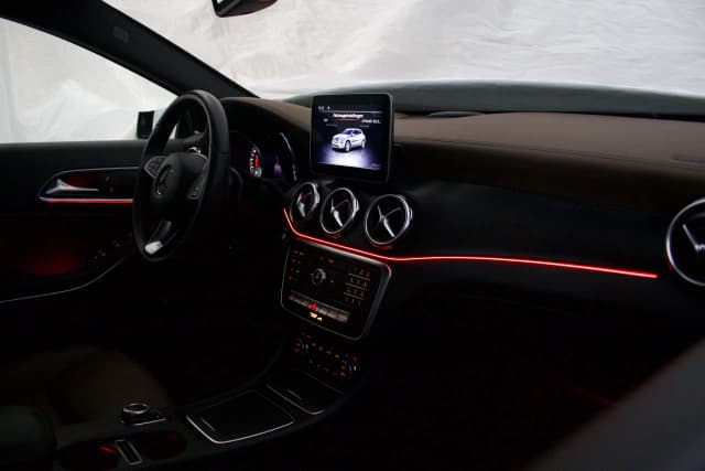 CLA W117 Ambientebeleuchtung Kombination aus Blau und Weiß