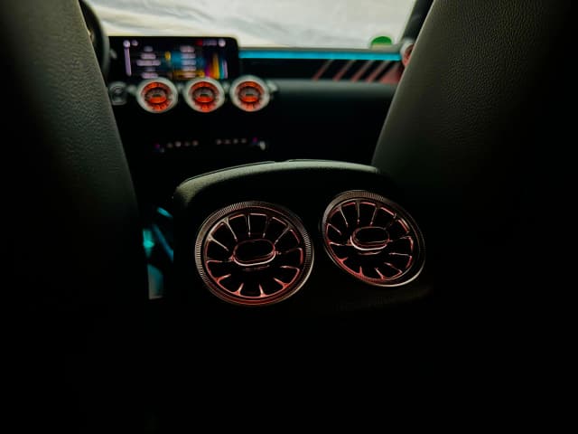 Mercedes CLA W118 Mittelkonsolenbeleuchtung in 64 Farben