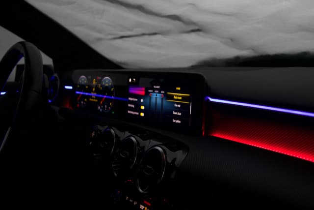Mercedes CLA W118 Ambientebeleuchtung Nachtaufnahme Innenraum
