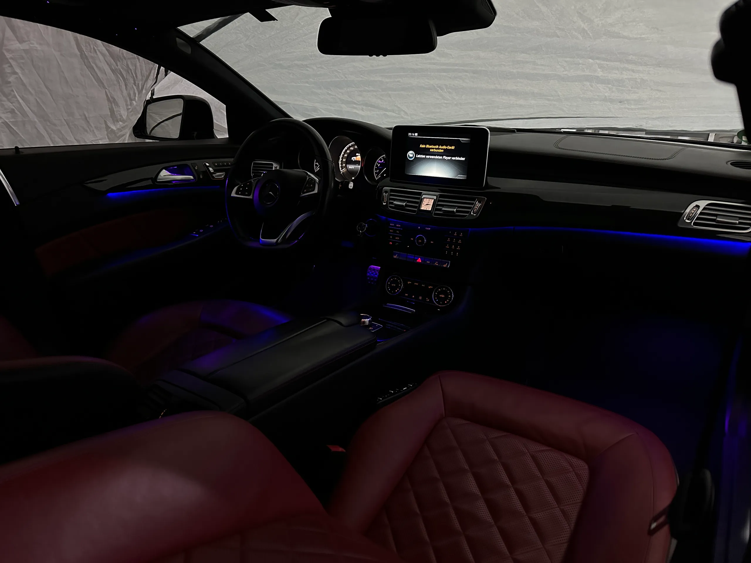 Mercedes CLS W218 Innenraumbeleuchtung blau nach Ambientenachrüstung