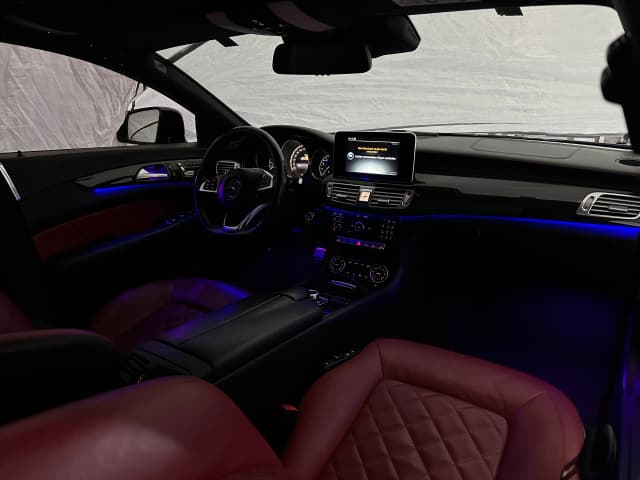 Kompletter Innenraum Mercedes CLS W218 mit warmweißer Ambientebeleuchtung