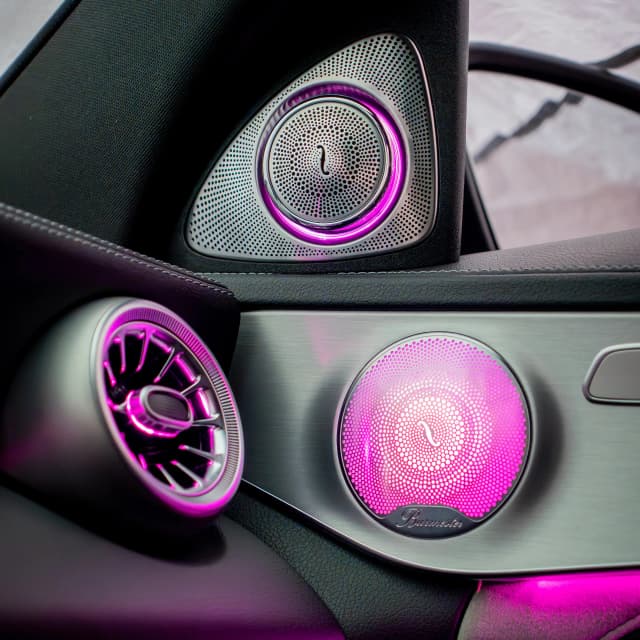 64-Farben Ambientebeleuchtung im Mercedes GLC X253 Innenraum