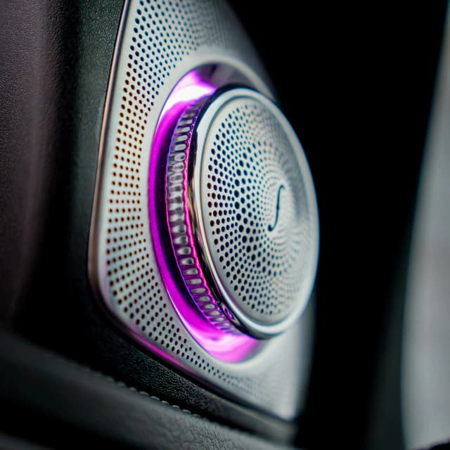 Detailansicht beleuchtete Türleiste Mercedes GLC X253