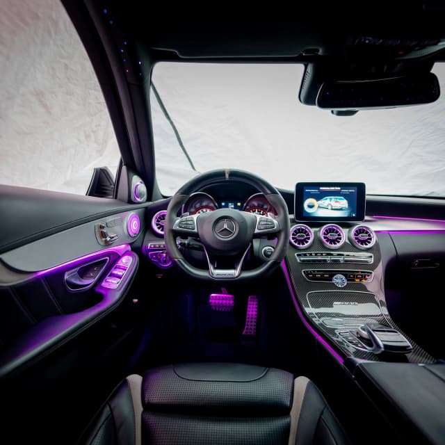 Fußraumbeleuchtung Mercedes C-Klasse W205 bei Nacht