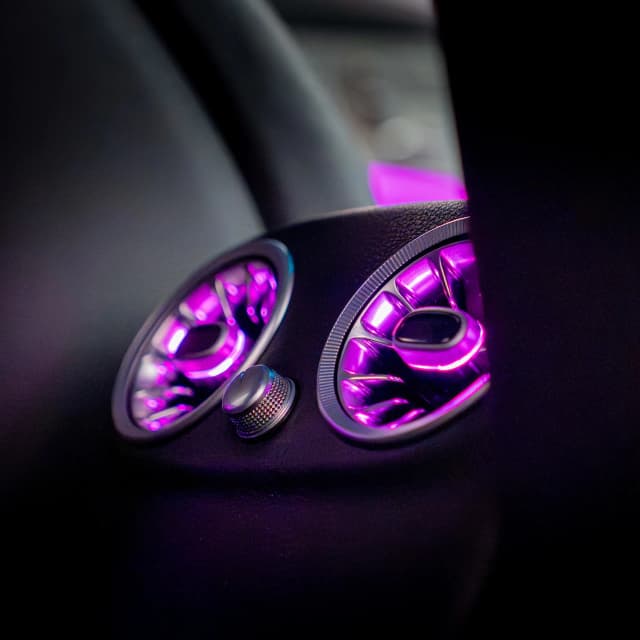 Beleuchtete Lüftungsdüsen Mercedes W205 Ambientelicht Nahaufnahme