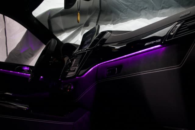 Mercedes GLE W166 Ambientebeleuchtung blau im Fahrerbereich