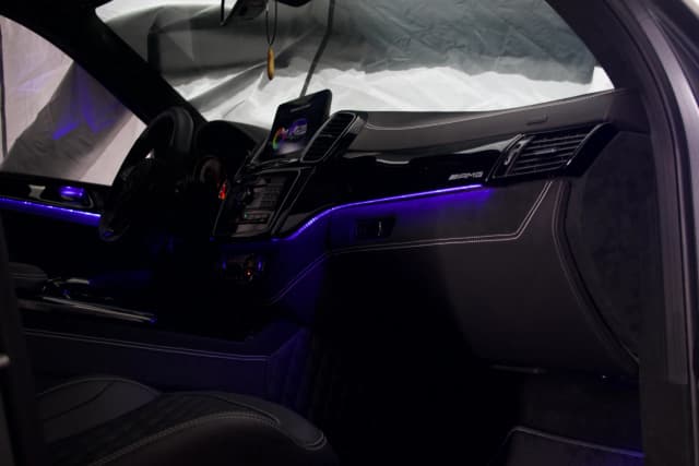 Innenraum Mercedes GLE W166 mit 2-Zonen Ambientebeleuchtung