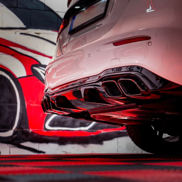 Heckansicht Mercedes E-Klasse W213 mit sportlichem Diffusor