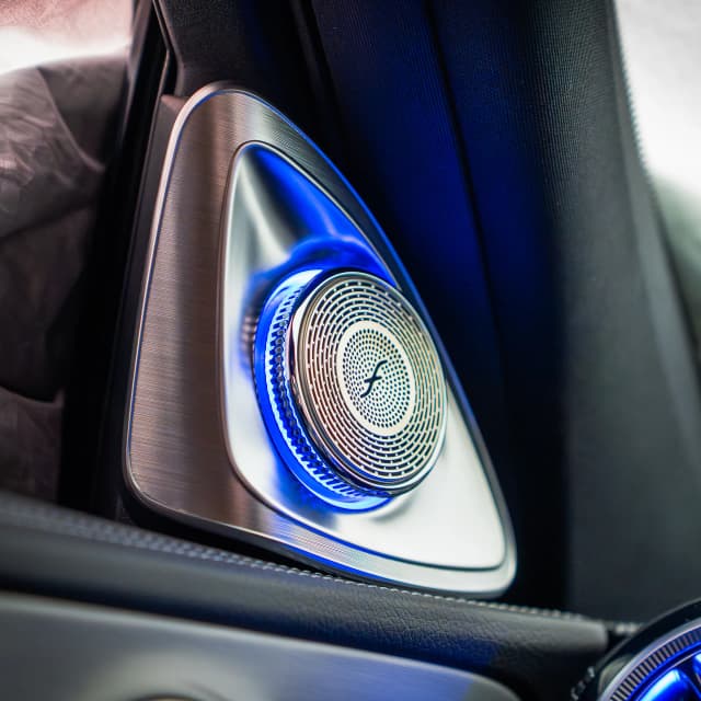 Detailansicht 3D-Hochtönerbeleuchtung Mercedes W213 Fahrertür