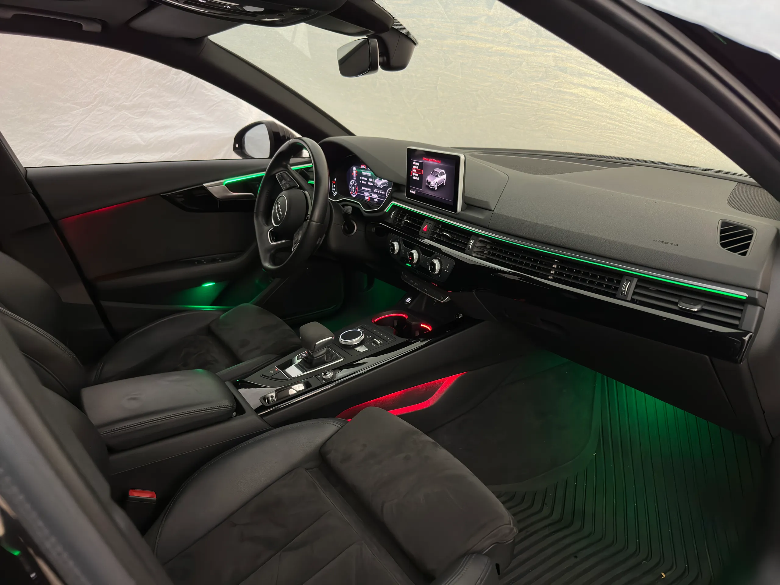 Ausfahrbare Hochtöner mit Beleuchtung im Audi A5 B9