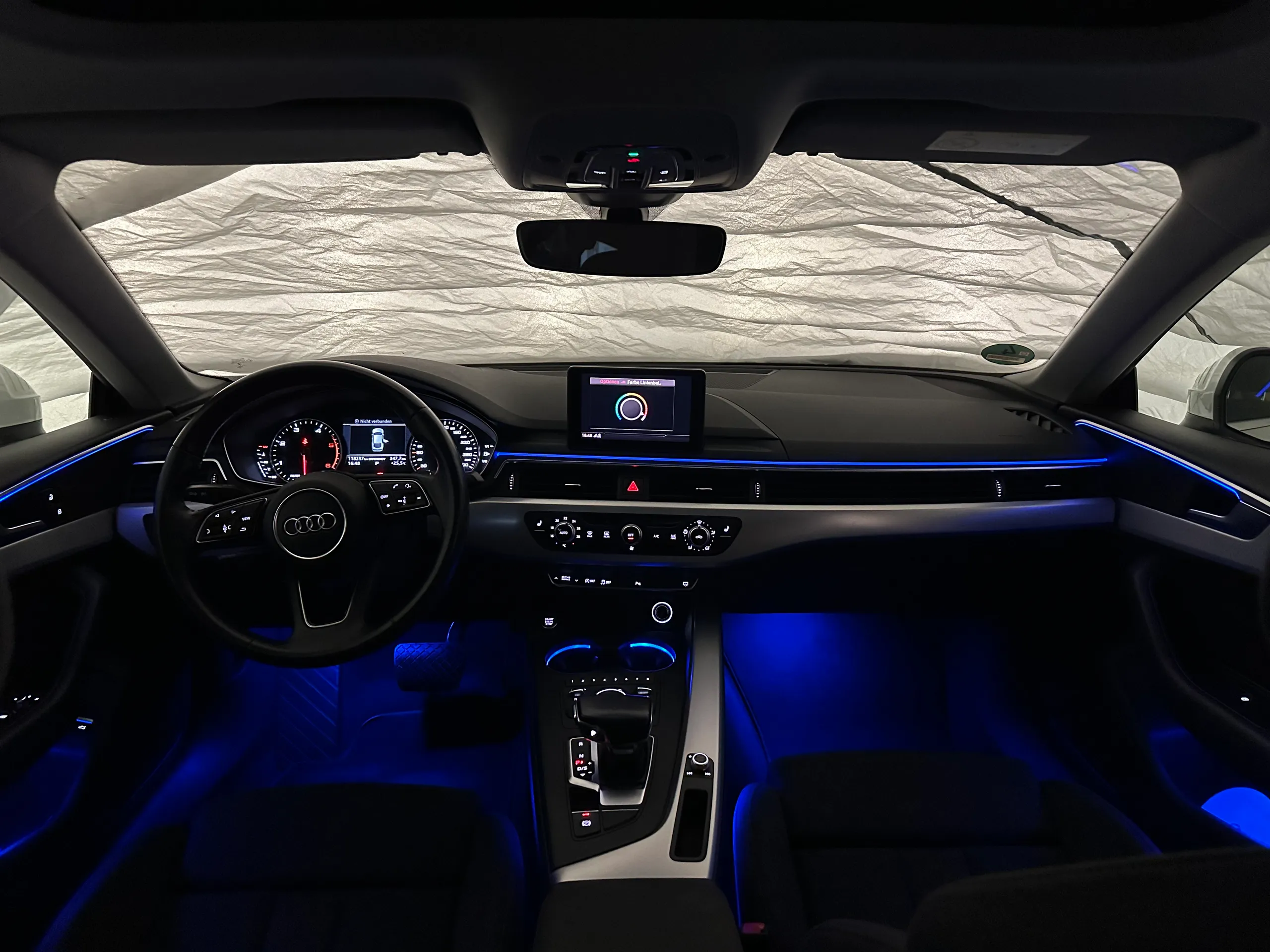 Ambientebeleuchtung Audi A5 B9 Tür und Armatur in lila