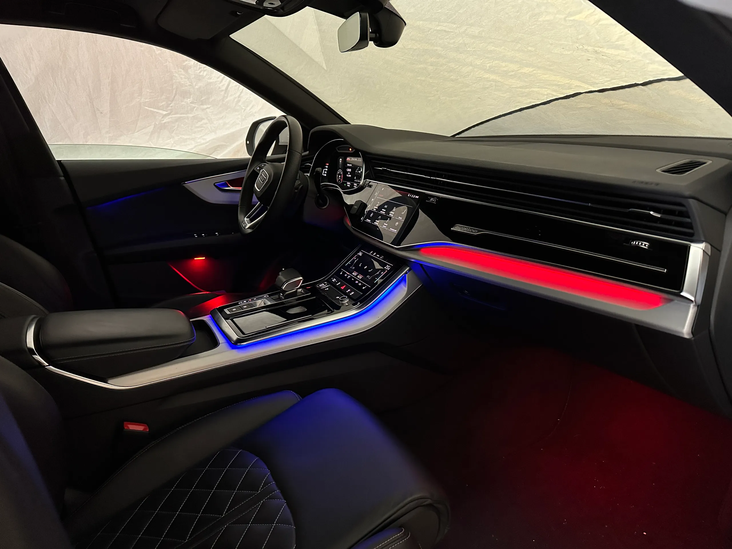 Ambientebeleuchtung Audi Q8 Armaturleistenbeleuchtung vorne