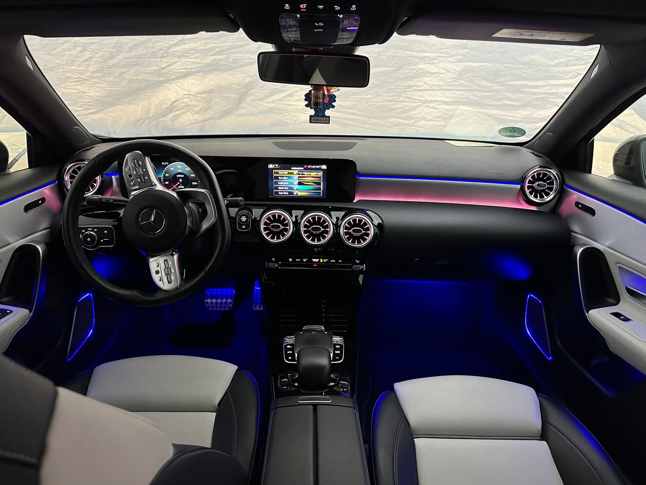 Mercedes A-Klasse W177 Ambientebeleuchtung Türdesign in Blau