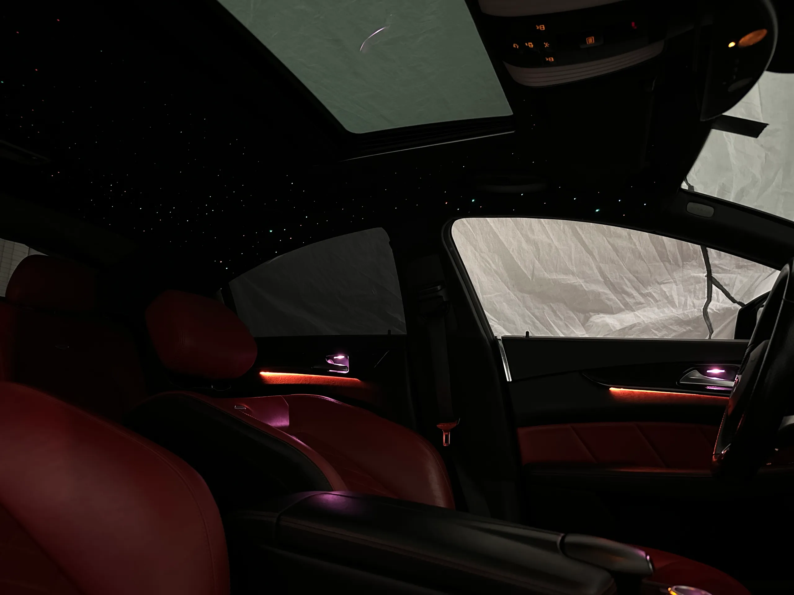 Türverkleidung Mercedes CLS W218 mit nachgerüsteter Ambientebeleuchtung