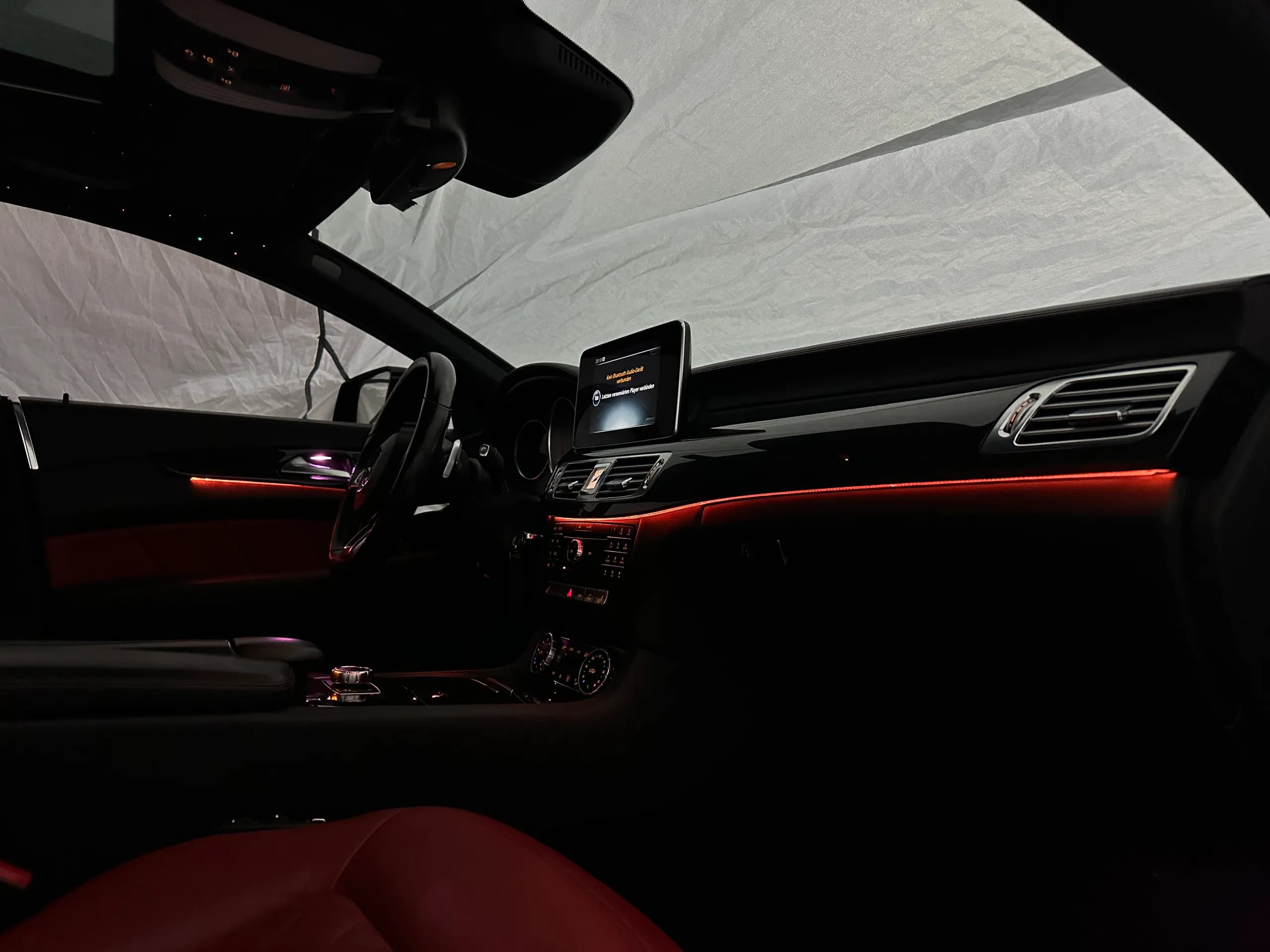 Fußraumbeleuchtung Mercedes CLS W218 bei Nacht