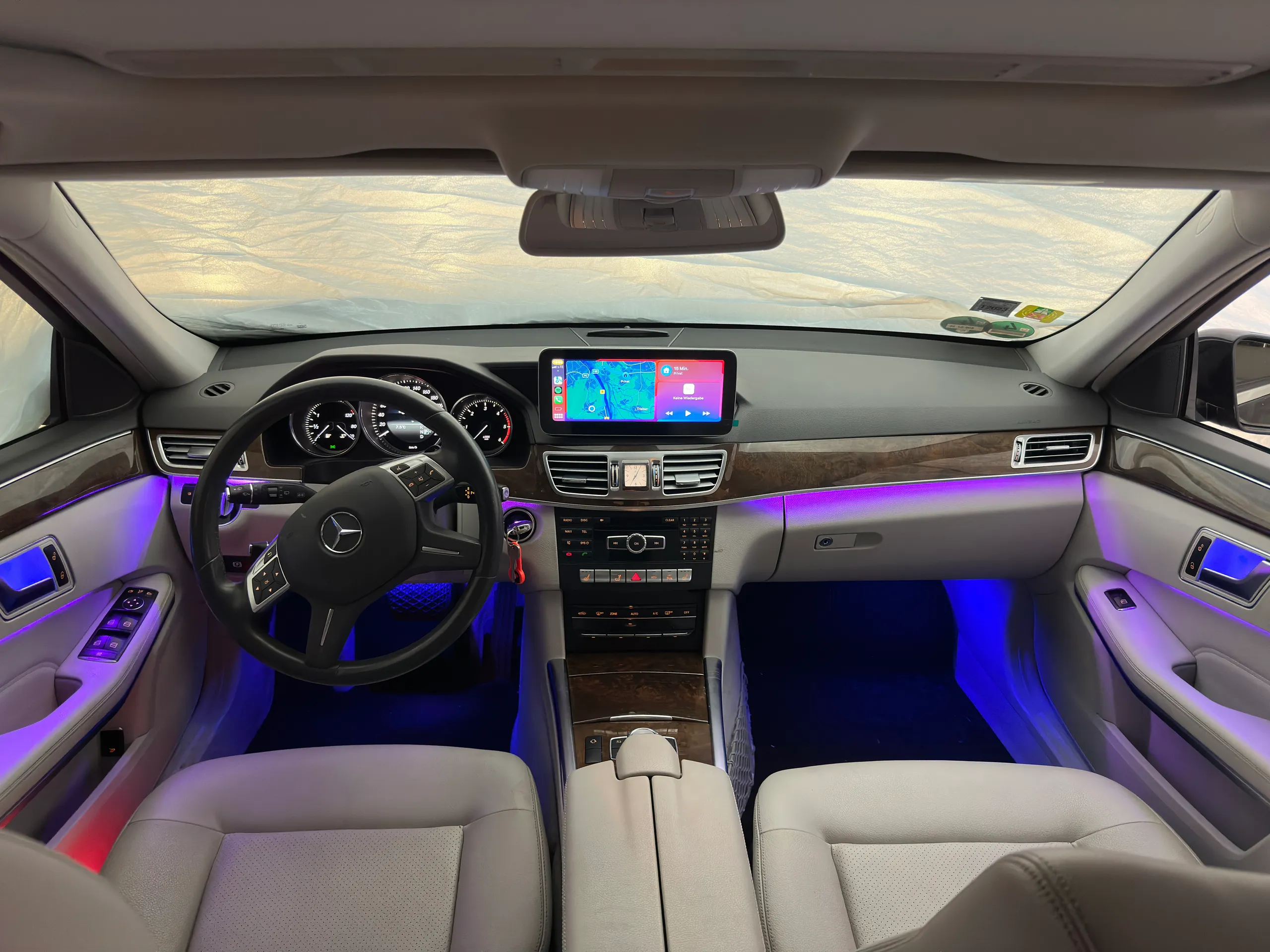 Fußraumbeleuchtung vorne Mercedes E-Klasse W212 in rot