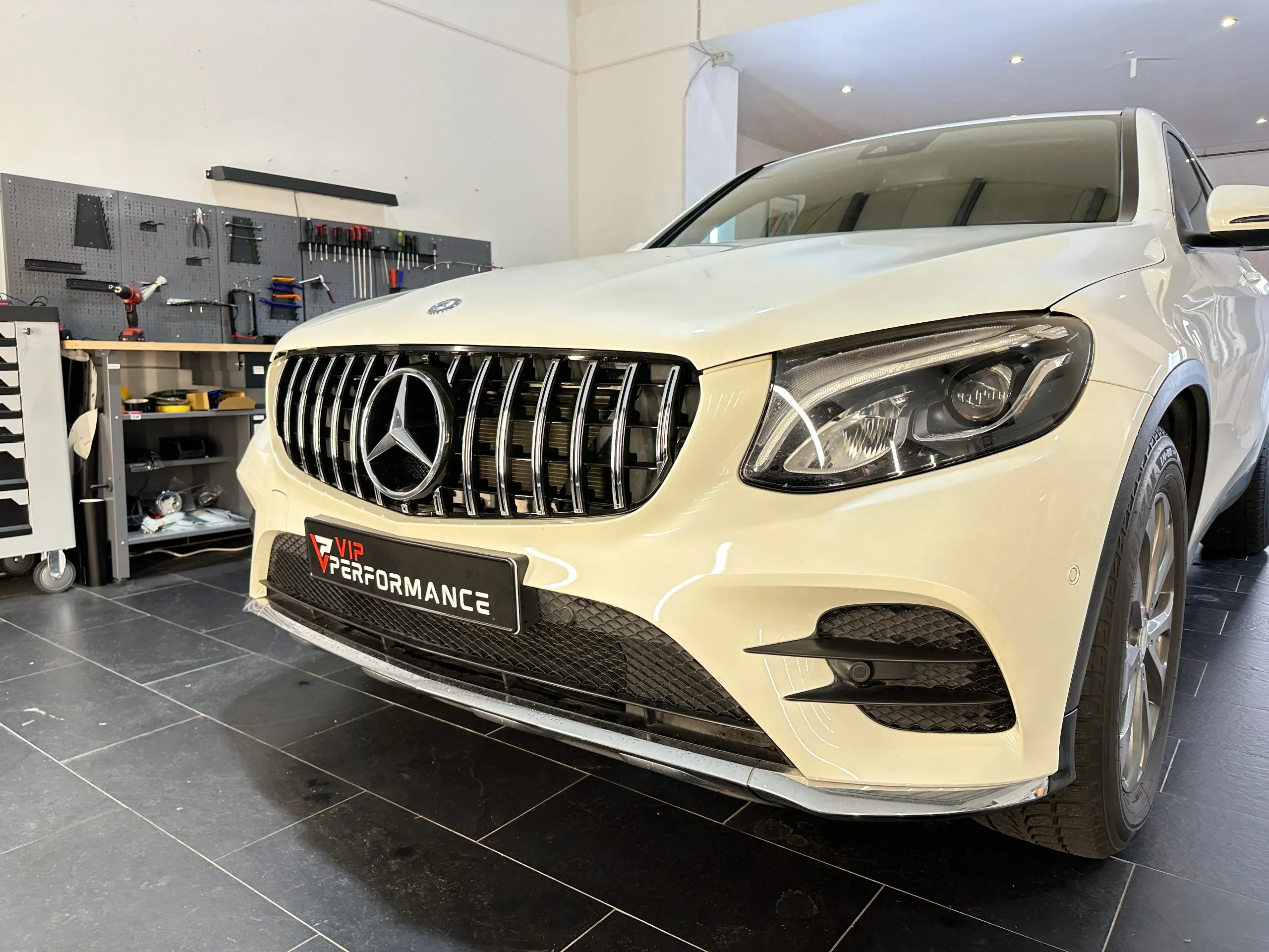 Frontansicht Mercedes GLC X253 mit Panamericana Grill Schwarz