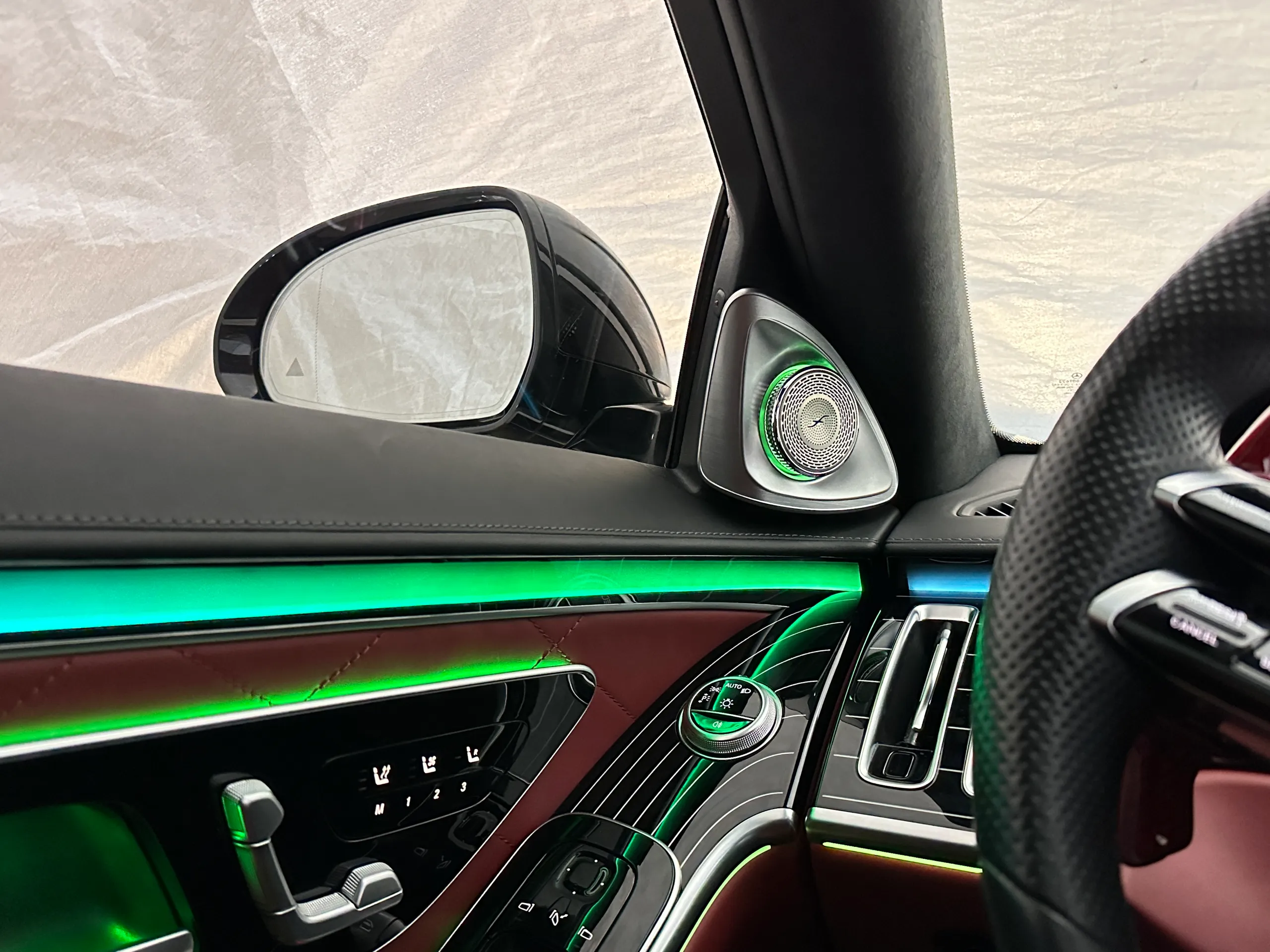 Aktive Ambientebeleuchtung Mercedes W223 Cockpit in Blau