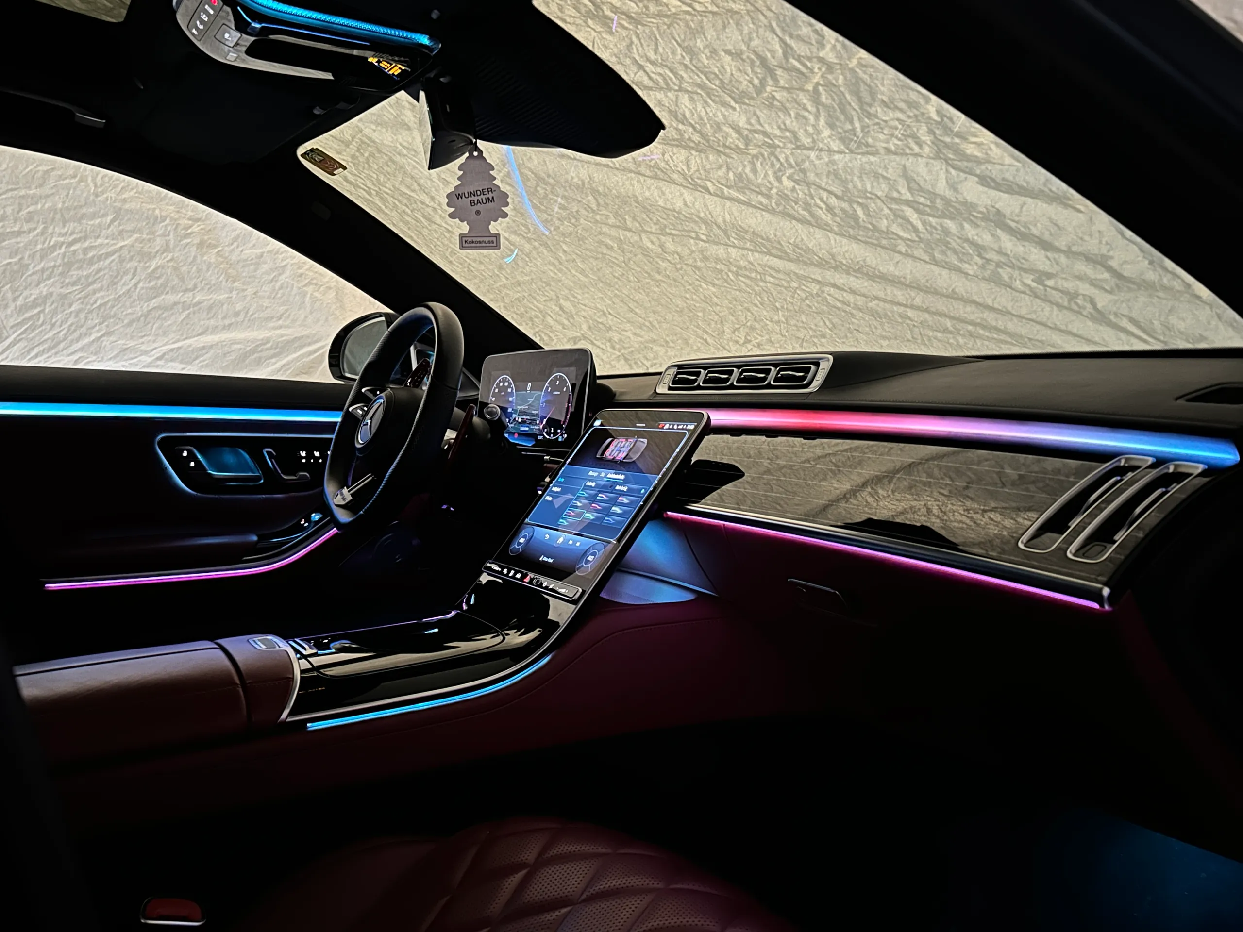 Willkommensanimation Ambientebeleuchtung Mercedes W223 im Dunkeln