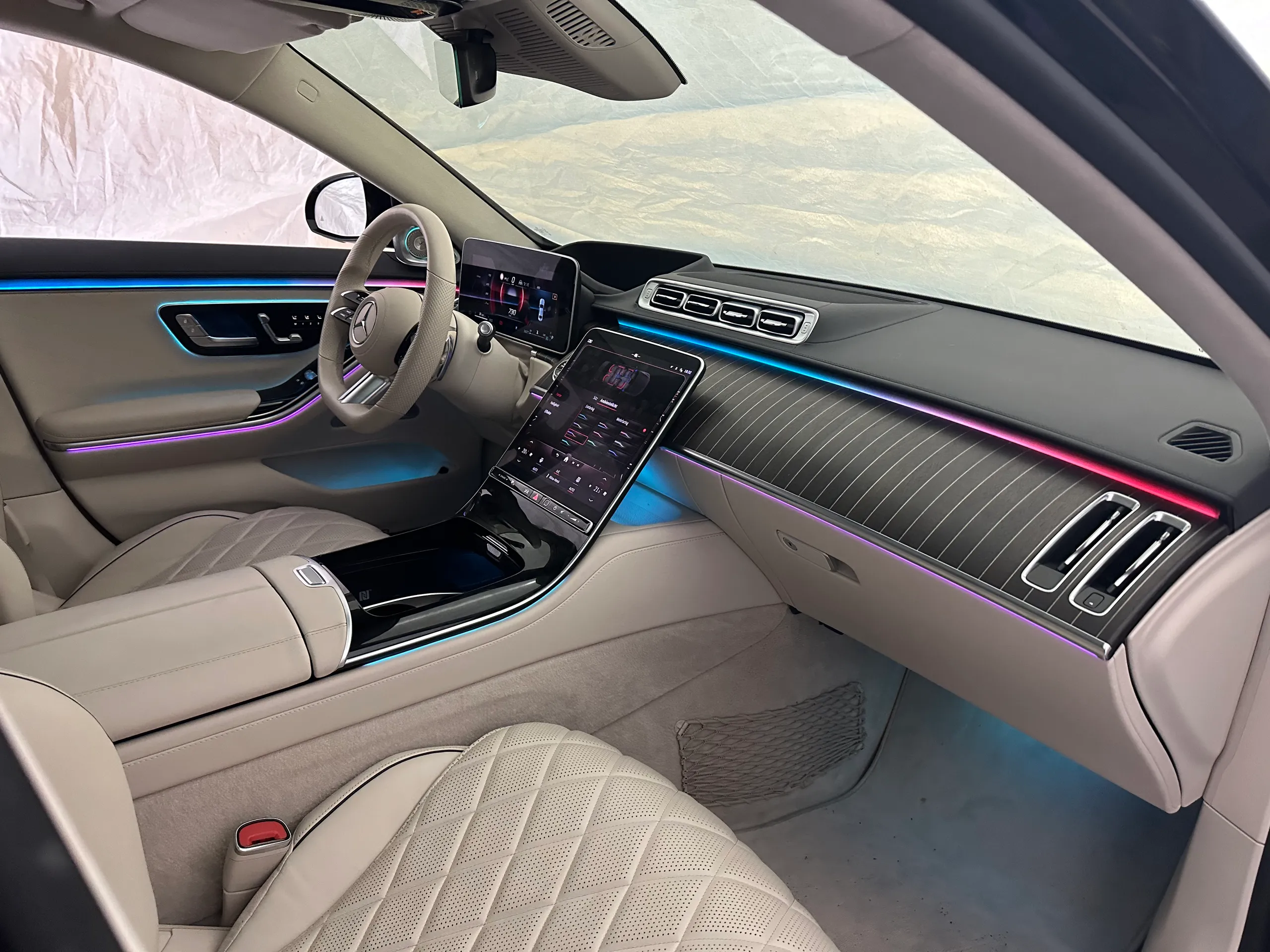 Innenraum Mercedes S-Klasse W223 Ambiente Nachrüstung in Mehrfarbmodus