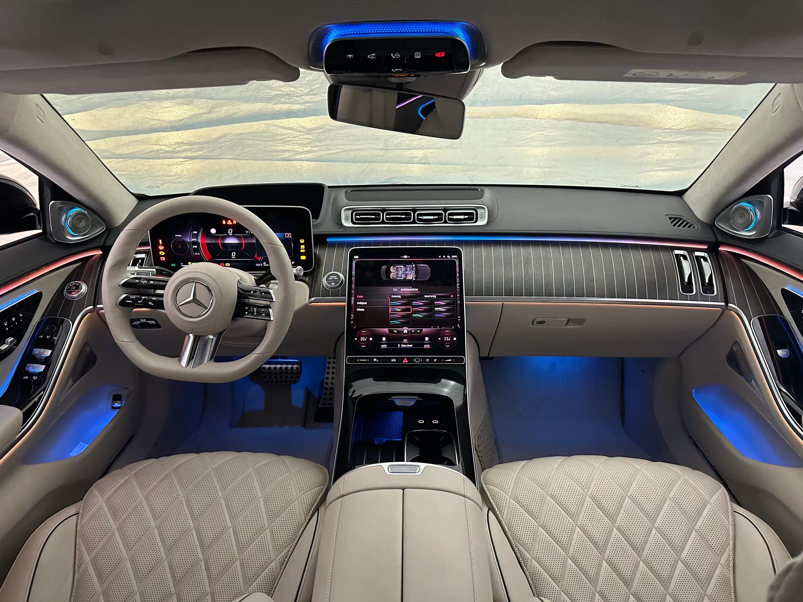 Fondbeleuchtung Mercedes S-Klasse W223 mit aktiver Ambientebeleuchtung