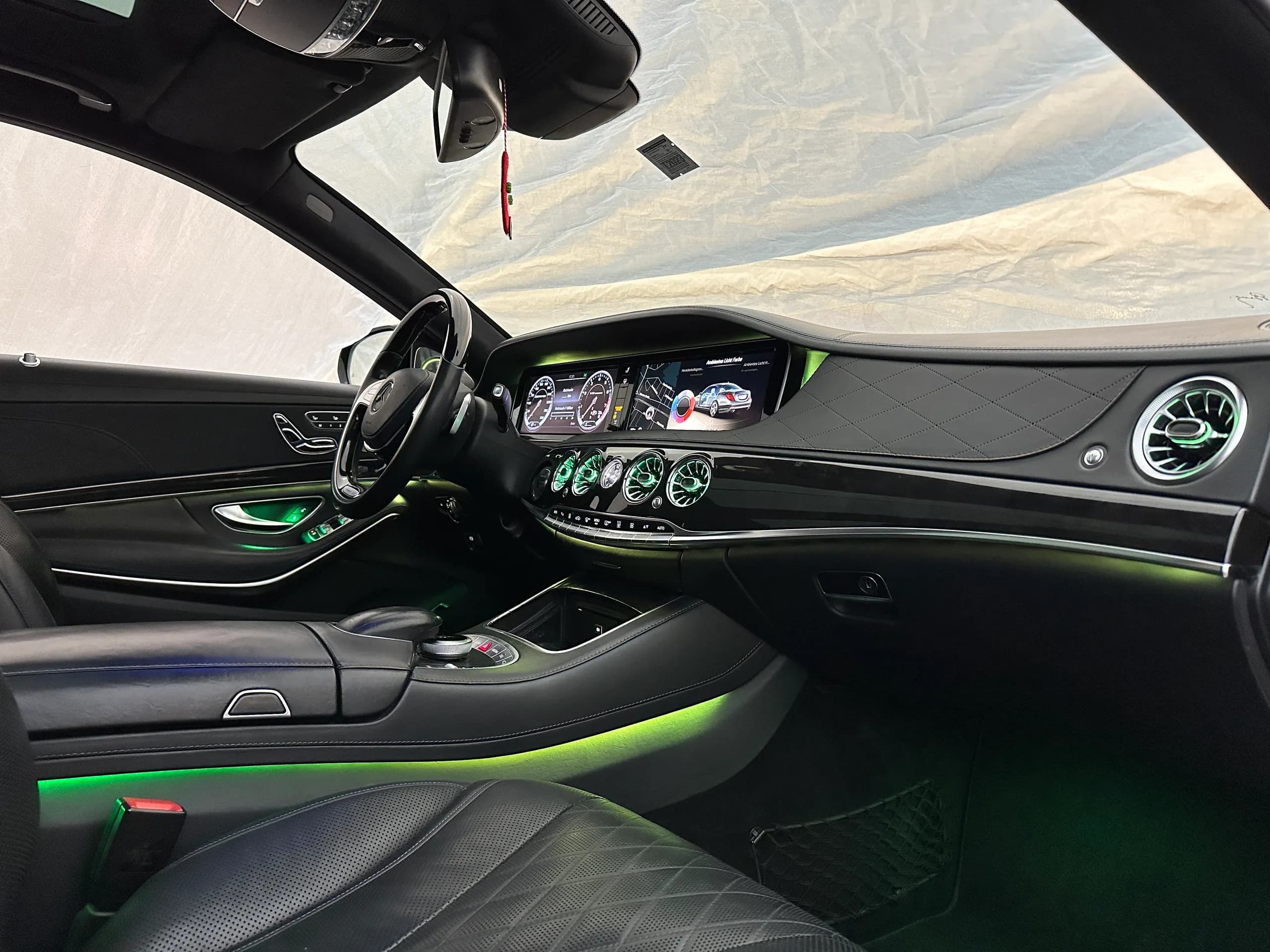 Mercedes W222 Ambientebeleuchtung Cockpit mit 64 Farben