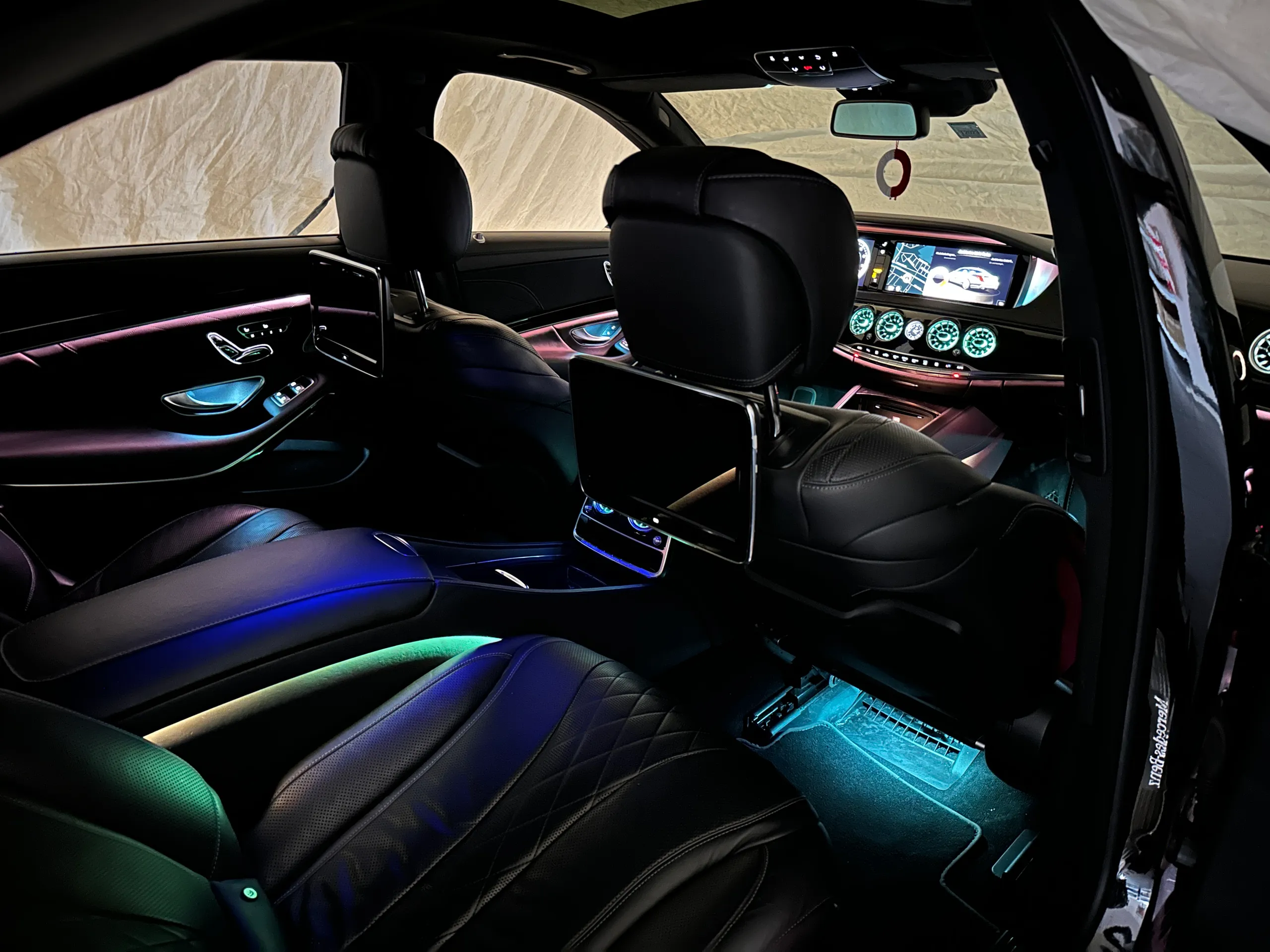 Mercedes S-Klasse W222 Fußraumbeleuchtung mit RGB Farben