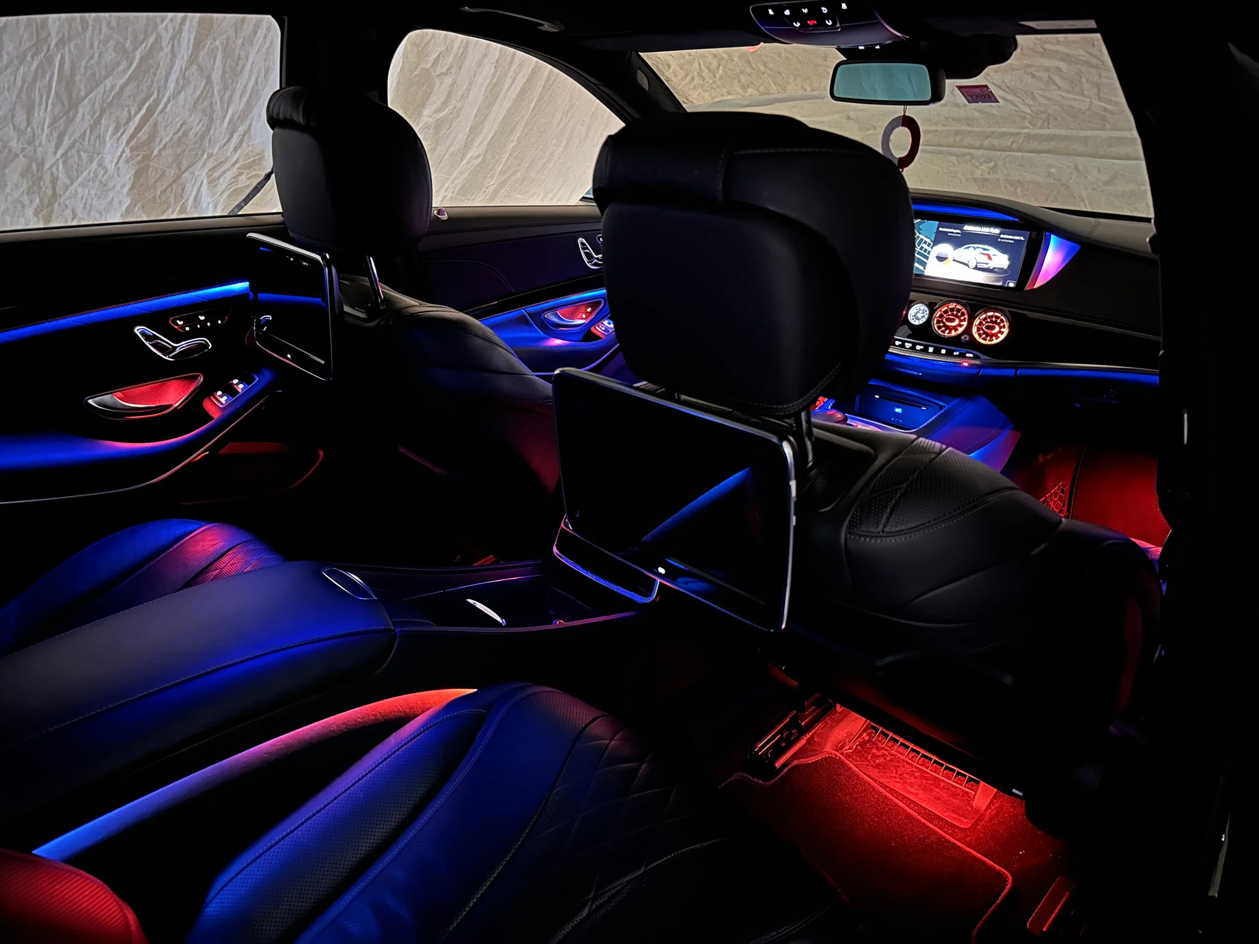 Ambientebeleuchtung Mercedes W222 Interieur lila Lichtstimmung