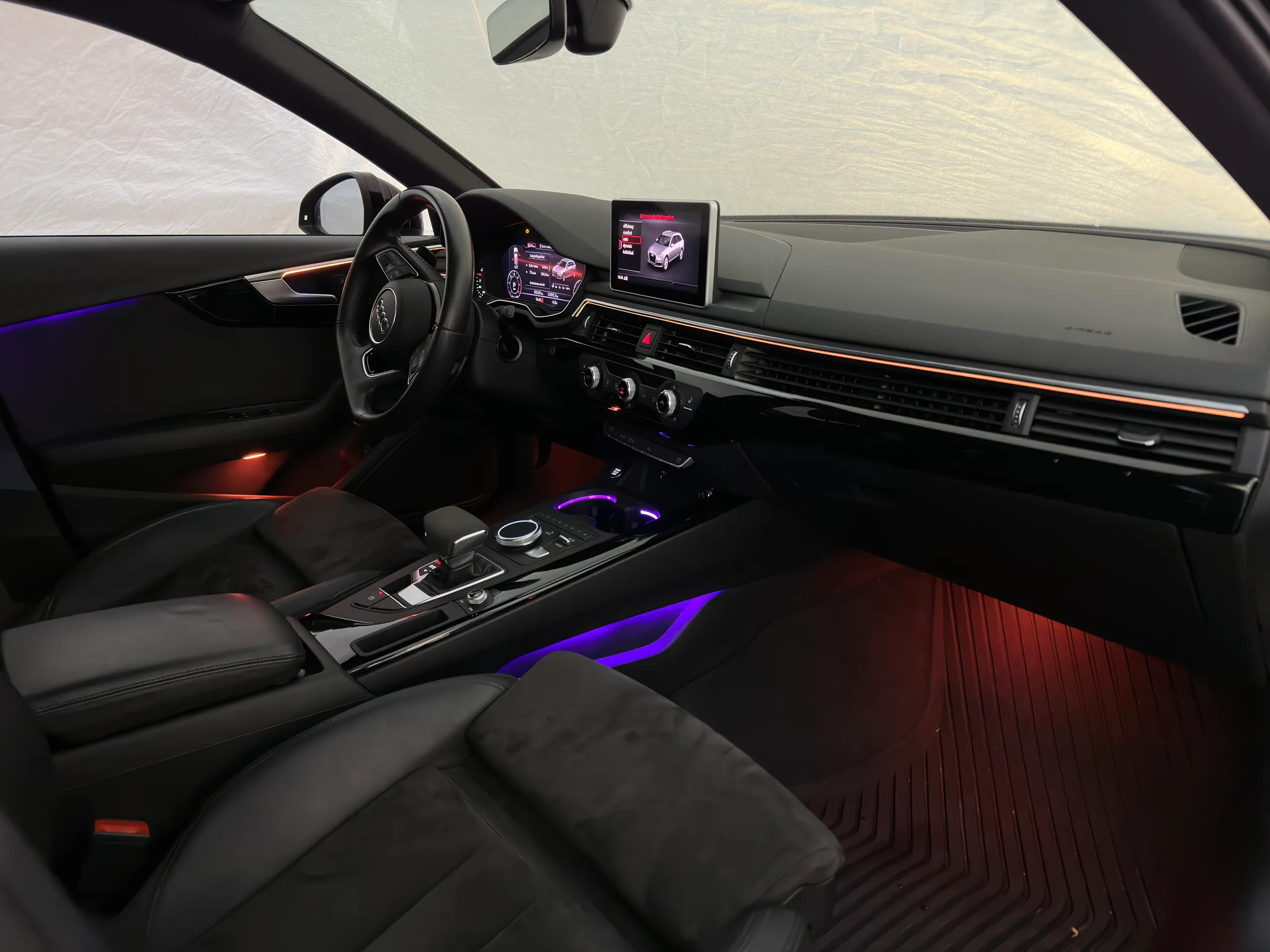 Bang & Olufsen Türlautsprecher mit farbiger Ambientebeleuchtung im Audi A5