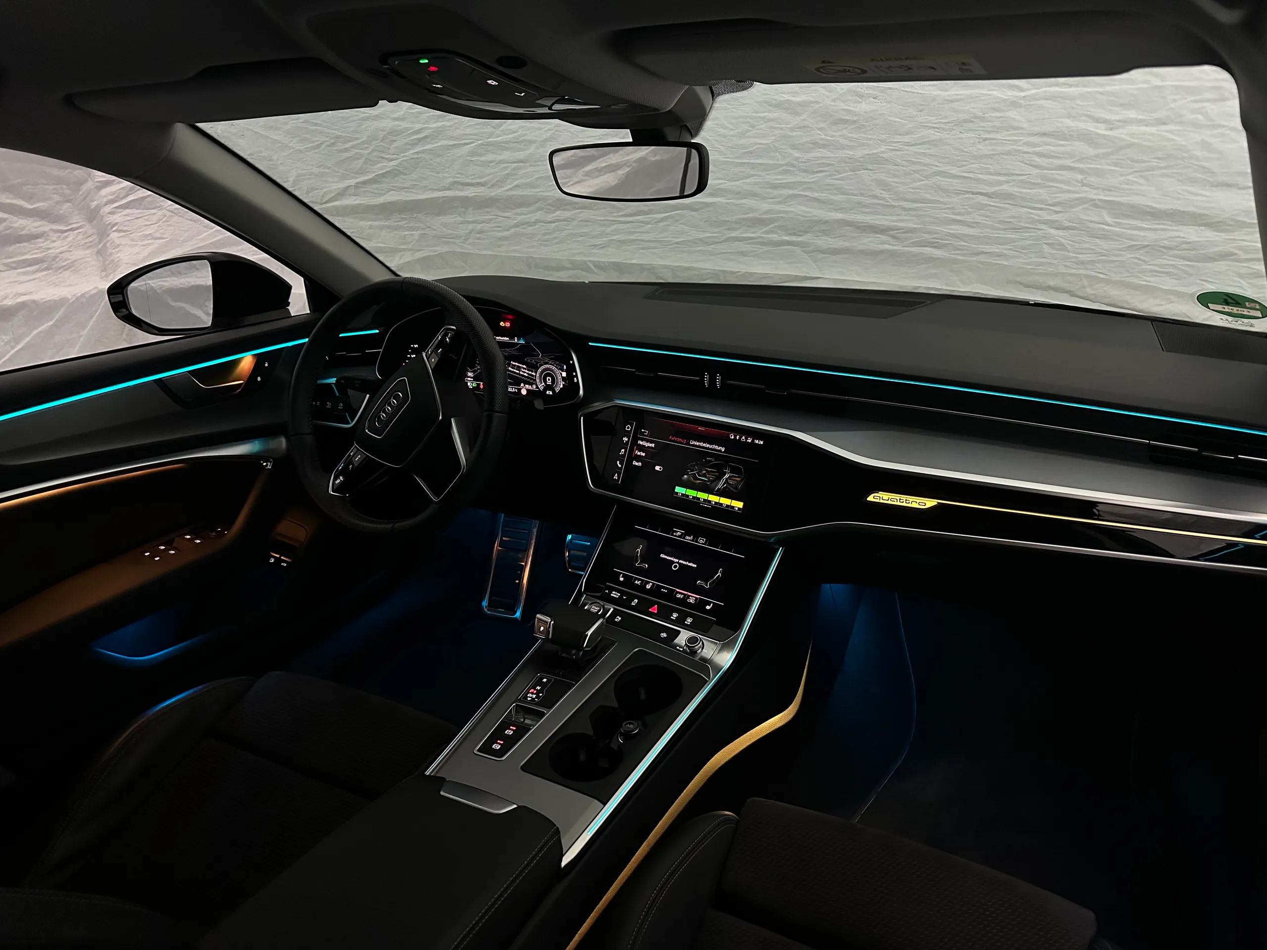 Audi A7 C8 Cockpit mit mehrfarbiger LED Ambientebeleuchtung
