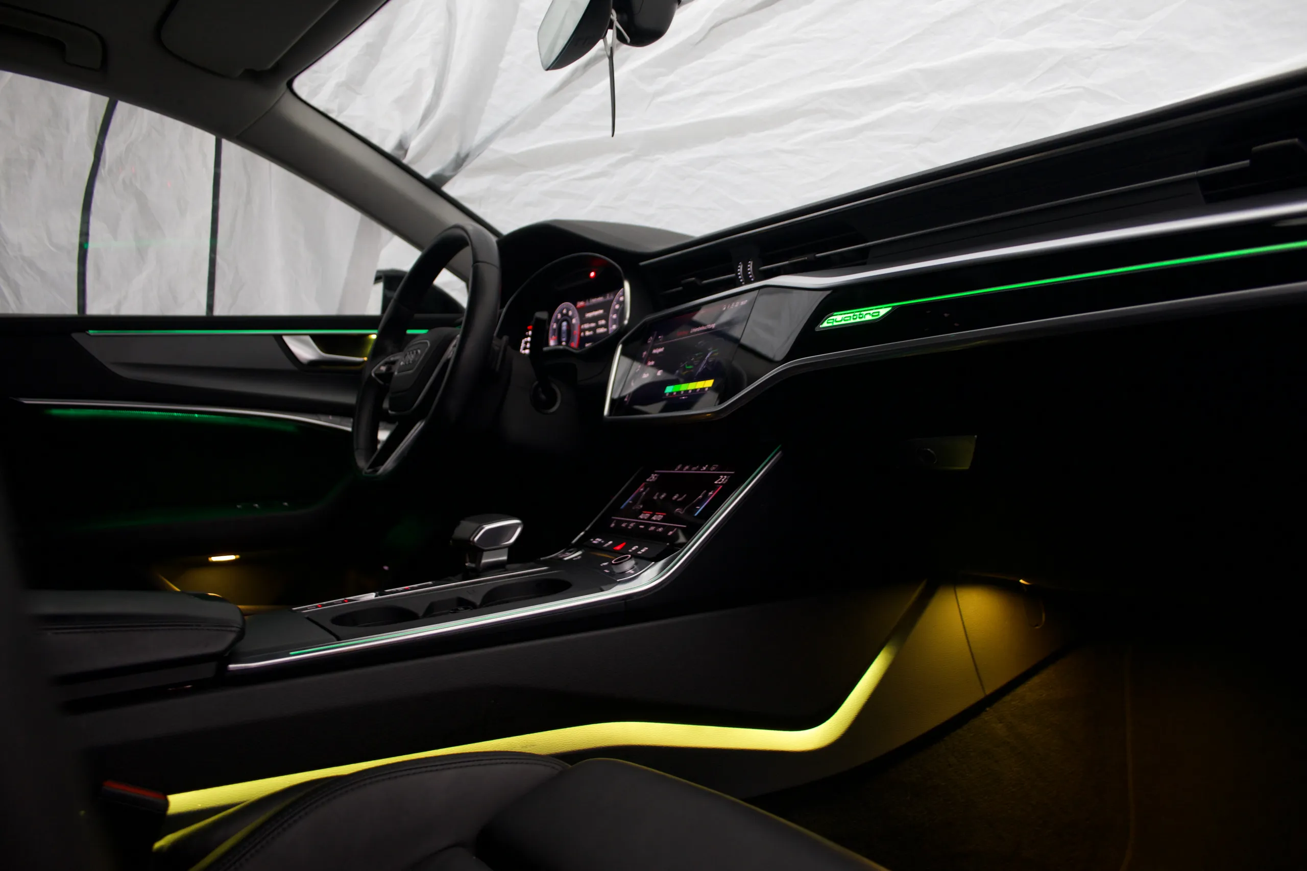 Beleuchtete Armaturleisten im Audi A7 C8 Ambiente Upgrade