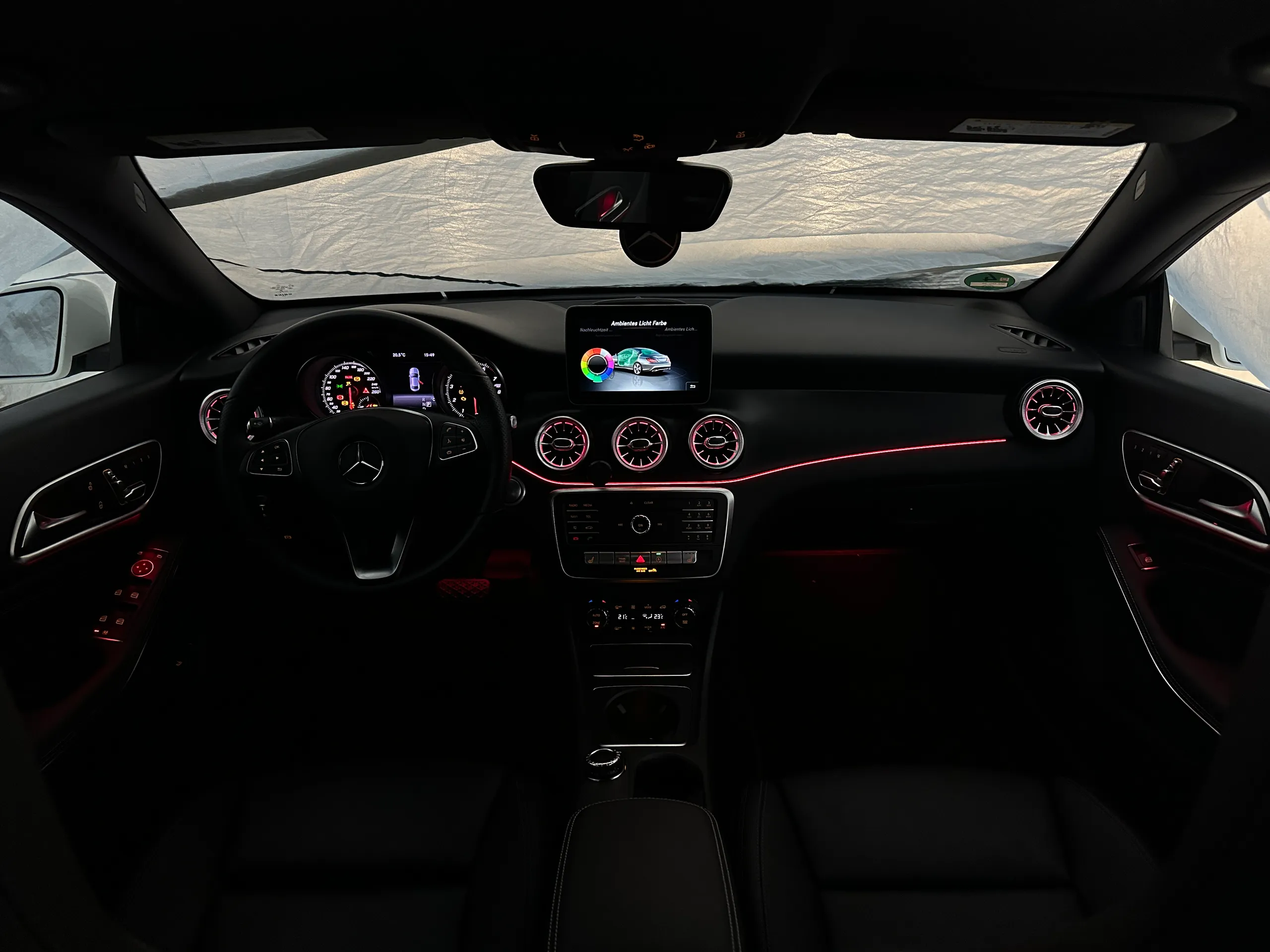 Ambientebeleuchtung Mercedes CLA C117 Fahrerbereich in Lila